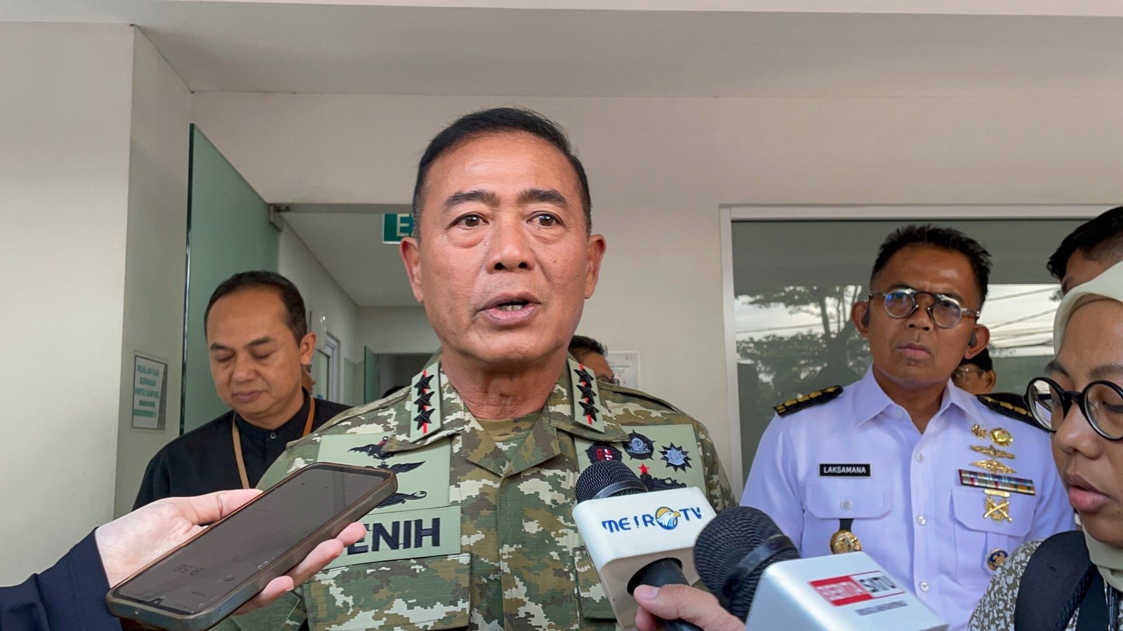 Pangkoarmada Tunjukkan Kepedulian, Jenguk Korban Ledakan SMA 72 Jakarta Utara