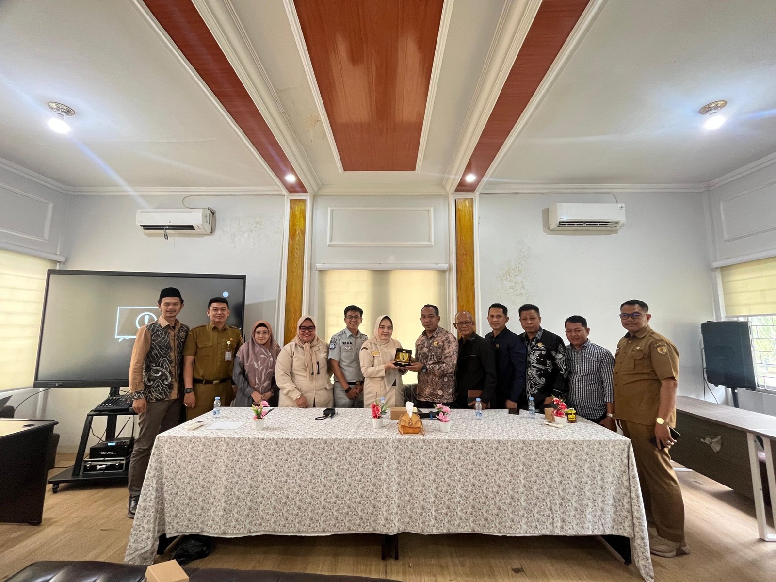 Tim Pembina Samsat Banjarbaru Terima Kunjungan DPRD HST Bahas Strategi Penerapan Opsen PKB