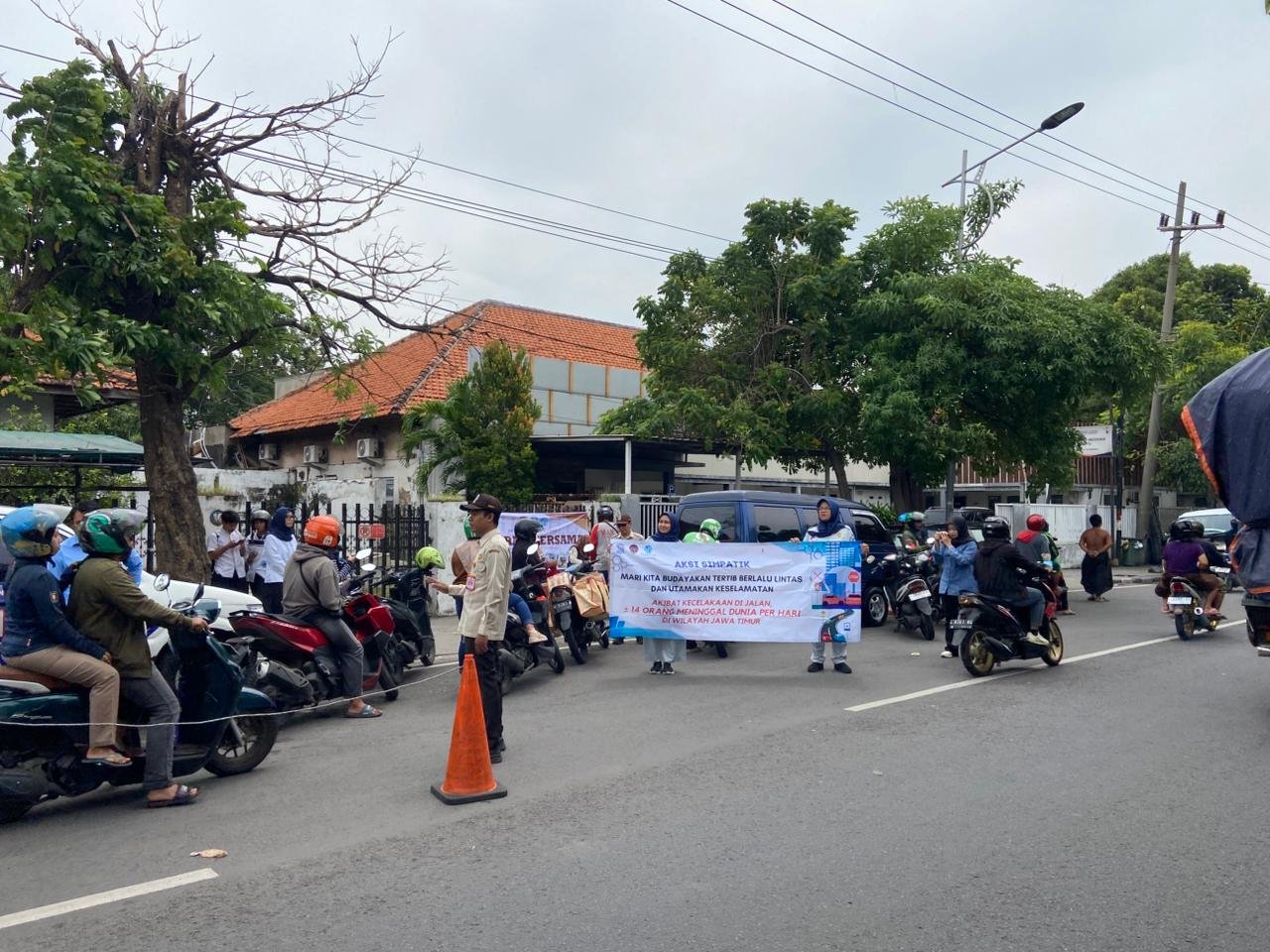 Operasi Gabungan dan Aksi Simpatik Jasa Raharja Bersama Samsat Surabaya Utara, Wujudkan Taat Pajak dan Selamat di Jalan