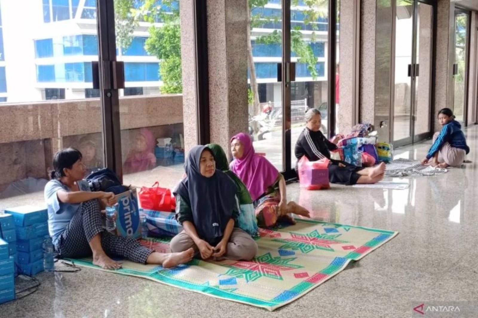 Banjir di Jakarta Surut, Aktivitas Warga Mulai Kembali Normal