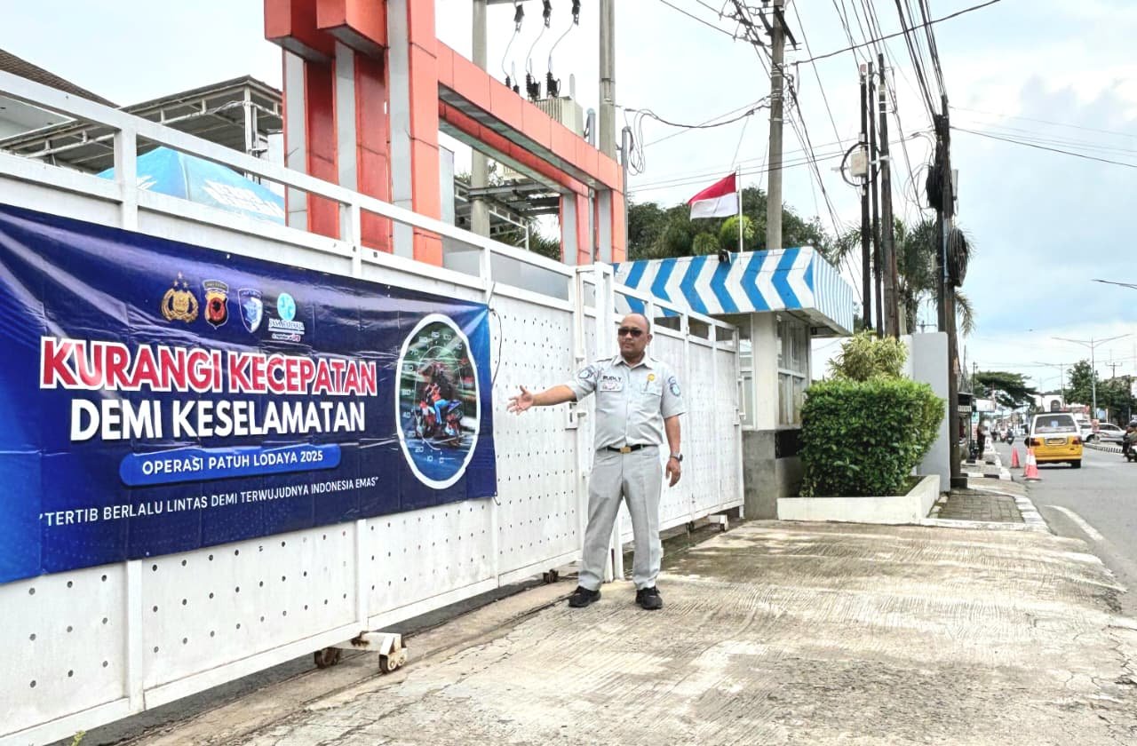 Upaya Keselamatan Lalu Lintas, Jasa Raharja Cabang Cirebon Pasang Spanduk Himbauan Keselamatan Lalu Lintas di KabMajalengka