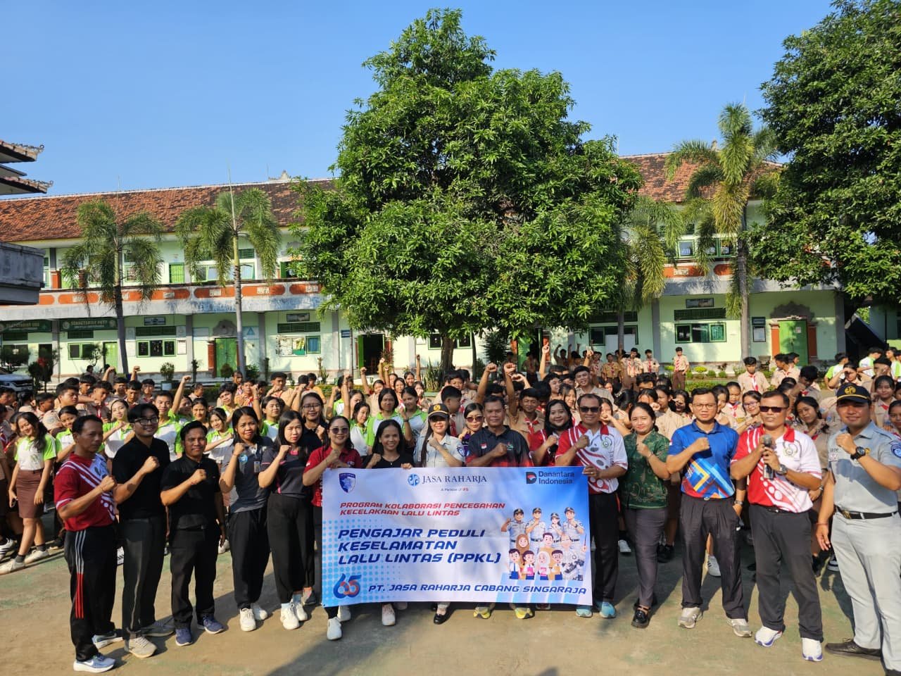 Jasa Raharja Cabang Singaraja Gelar Sosialisasi Kamsel Lantas, PPKL, dan Kesamsatan di SMK Negeri 1 Kubutambahan