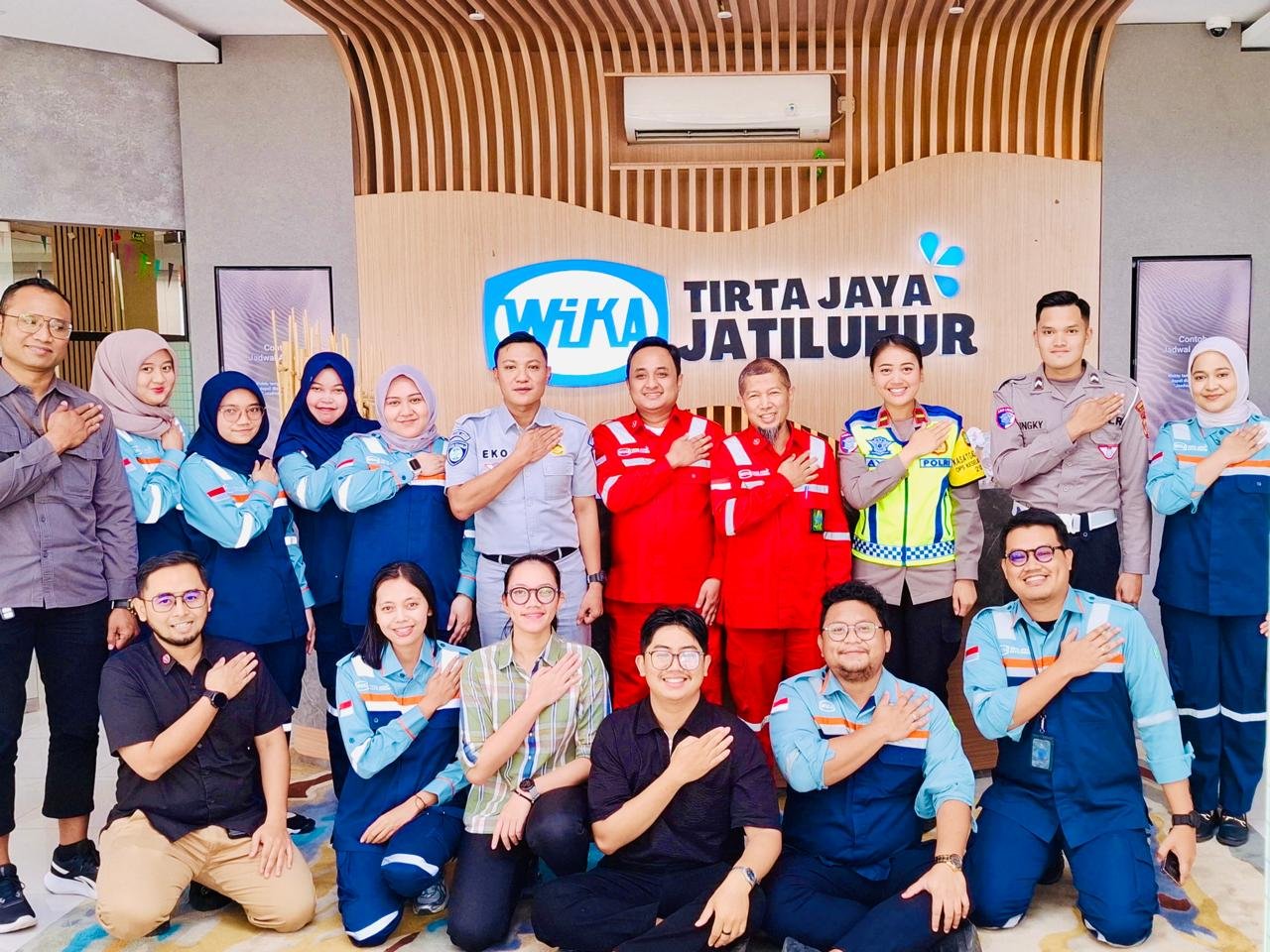 Jasa Raharja Bersama Satlantas Metro Bekasi Kota Kampanyekan Keselamatan Lalu Lintas bagi Pekerja PT Wika Tirta Jaya Jatiluhur