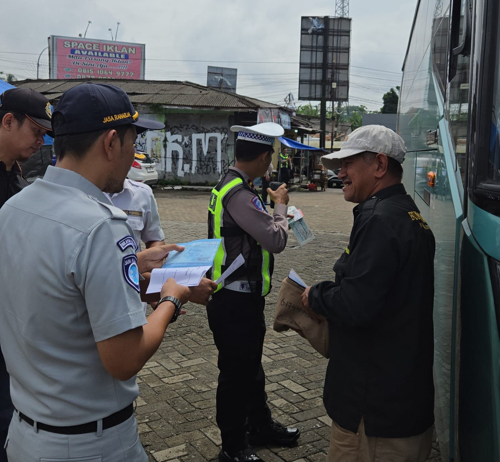 Jasa Raharja Kantor Wilayah Banten Berpartisipasi dalam Kegiatan Rampcheck Kendaraan Angkutan Umum di Wilayah Kabupaten Pandeglang