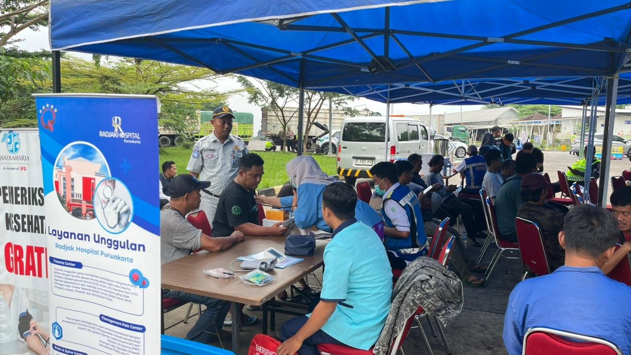 Tingkatkan Keselamatan di Tol Cipularang, Jasa Raharja Purwakarta Bersama Jasa Marga dan PJR Gelar Pemeriksaan Kesehatan Gratis bagi Pengemudi Angkutan Barang Tingkatkan Keselamatan di Tol Cipularang, Jasa Raharja Purwakarta Bersama Jasa Marga dan PJR Gelar Pemeriksaan Kesehatan Gratis bagi Pengemudi Angkutan Barang
