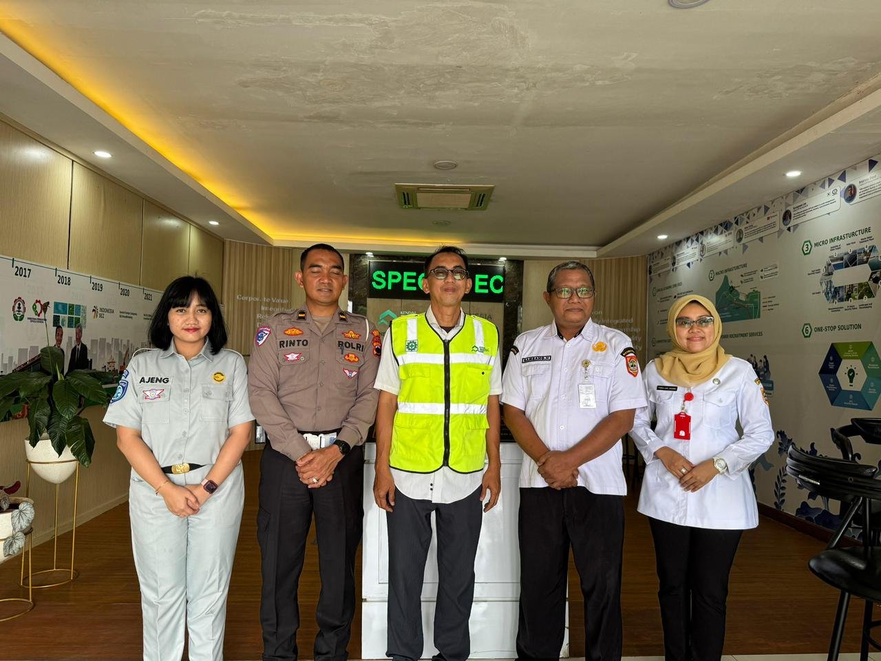 Tingkatkan Kepatuhan SWDKLLJ dan Tertib STNK, Tim Pembina Samsat Kendal Survei Lokasi Layanan di Kawasan Industri Tingkatkan Kepatuhan SWDKLLJ dan Tertib STNK, Tim Pembina Samsat Kendal Survei Lokasi Layanan di Kawasan Industri