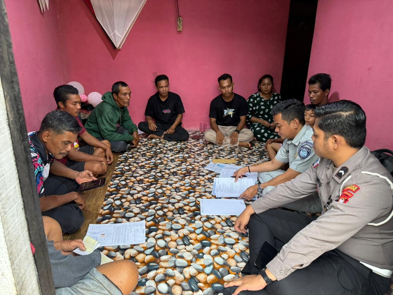 Jemput Bola ke Rumah Ahli Waris, Jasa Raharja Kalbar Pastikan Santunan Korban Kecelakaan Ketapang Tersalurkan Tepat Sasaran Jemput Bola ke Rumah Ahli Waris, Jasa Raharja Kalbar Pastikan Santunan Korban Kecelakaan Ketapang Tersalurkan Tepat Sasaran