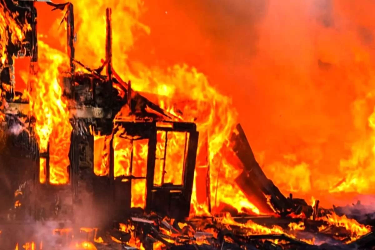 Lapak Penampung Bahan Bakar di Serang Dilalap Si Jago Merah Lapak Penampung Bahan Bakar di Serang Dilalap Si Jago Merah