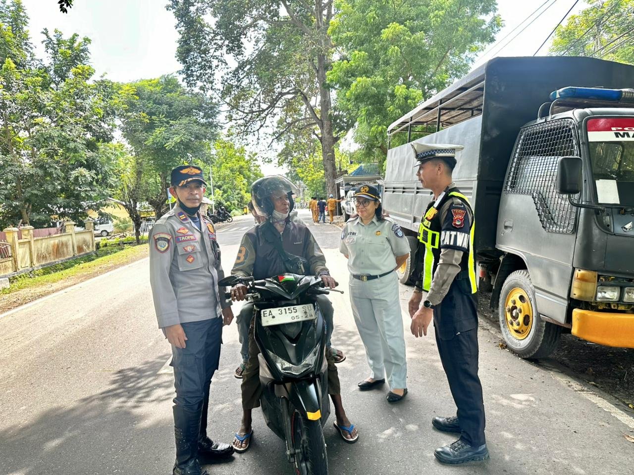 Tingkatkan Kepatuhan Pajak Kendaraan, Jasa Raharja Cabang Bima Ikuti Operasi Gabungan di Wilayah Panda Tingkatkan Kepatuhan Pajak Kendaraan, Jasa Raharja Cabang Bima Ikuti Operasi Gabungan di Wilayah Panda