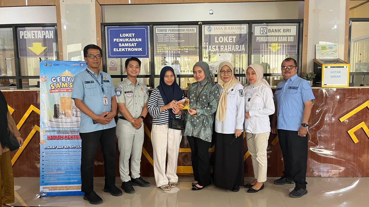 Apresiasi Wajib Pajak, Jasa Raharja bersama Tim Samsat Pesawaran Bagikan Sembako dan Sosialisasikan Gebyar Samsat