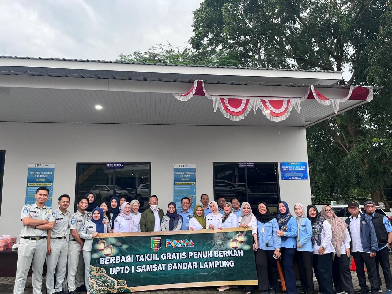 Momentum Ramadhan, Samsat UPTD I Bagikan Takjil dan Sosialisasi Gebyar Samsat di Drive Thru Pagar Alam