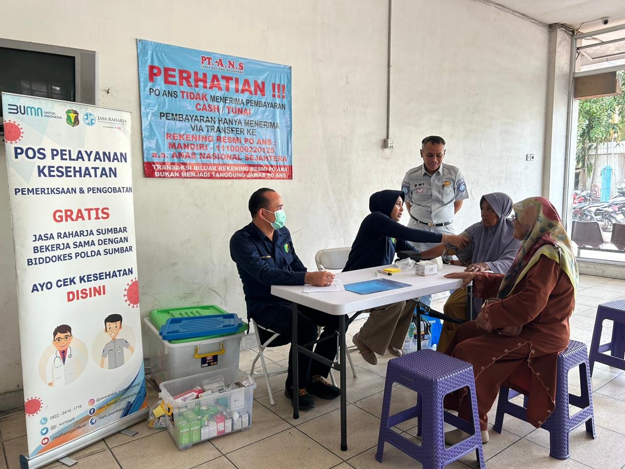 Jasa Raharja Sumatera Barat Berikan Layanan Kesehatan Gratis bagi Pemudik di PO ANS Padang