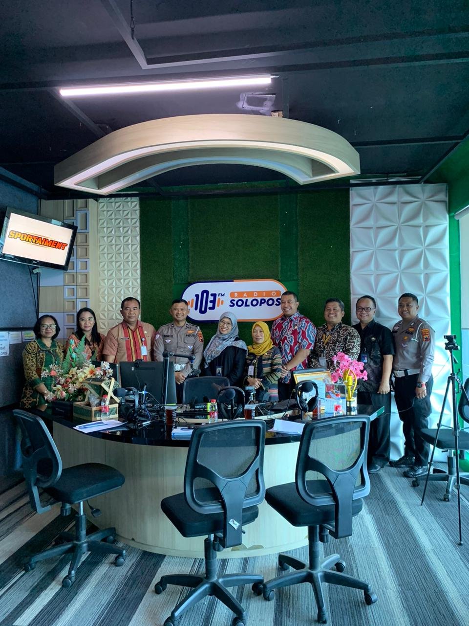 Jasa Raharja Sukoharjo Gelar Talkshow Radio Bersama Tim Pembina Samsat Tingkatkan Kepatuhan Pajak Kendaraan Jasa Raharja Sukoharjo Gelar Talkshow Radio Bersama Tim Pembina Samsat Tingkatkan Kepatuhan Pajak Kendaraan
