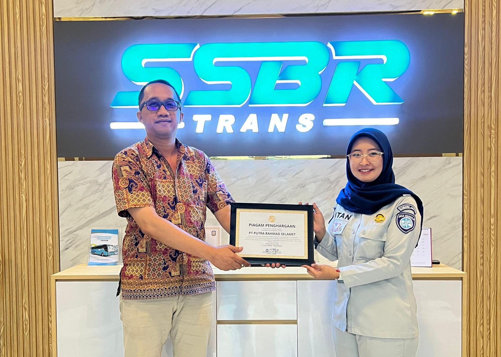 Jasa Raharja Cabang Malang Apresiasi SSBR Trans atas Komitmen Bayar Iuran Wajib Demi Keselamatan Penumpang Jasa Raharja Cabang Malang Apresiasi SSBR Trans atas Komitmen Bayar Iuran Wajib Demi Keselamatan Penumpang