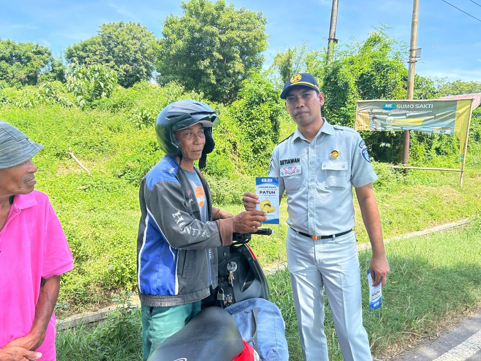 Jasa Raharja Cabang Sumbawa Bersinergi dengan Samsat Sumbawa Kenalkan Program Apresiasi Emas kepada Masyarakat