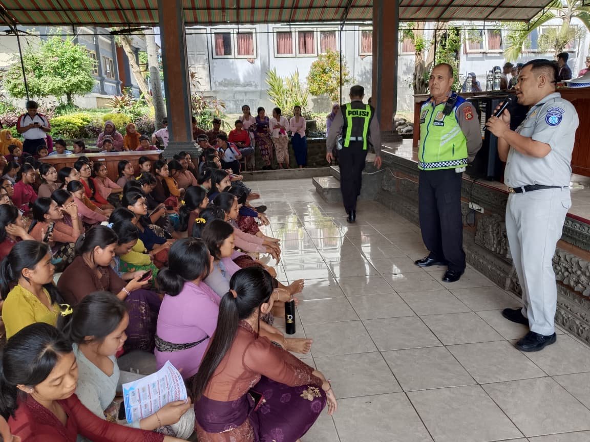 Police Go To School di SMA Negeri 1 Melaya, Edukasi Pelajar Tertib Berlalu Lintas