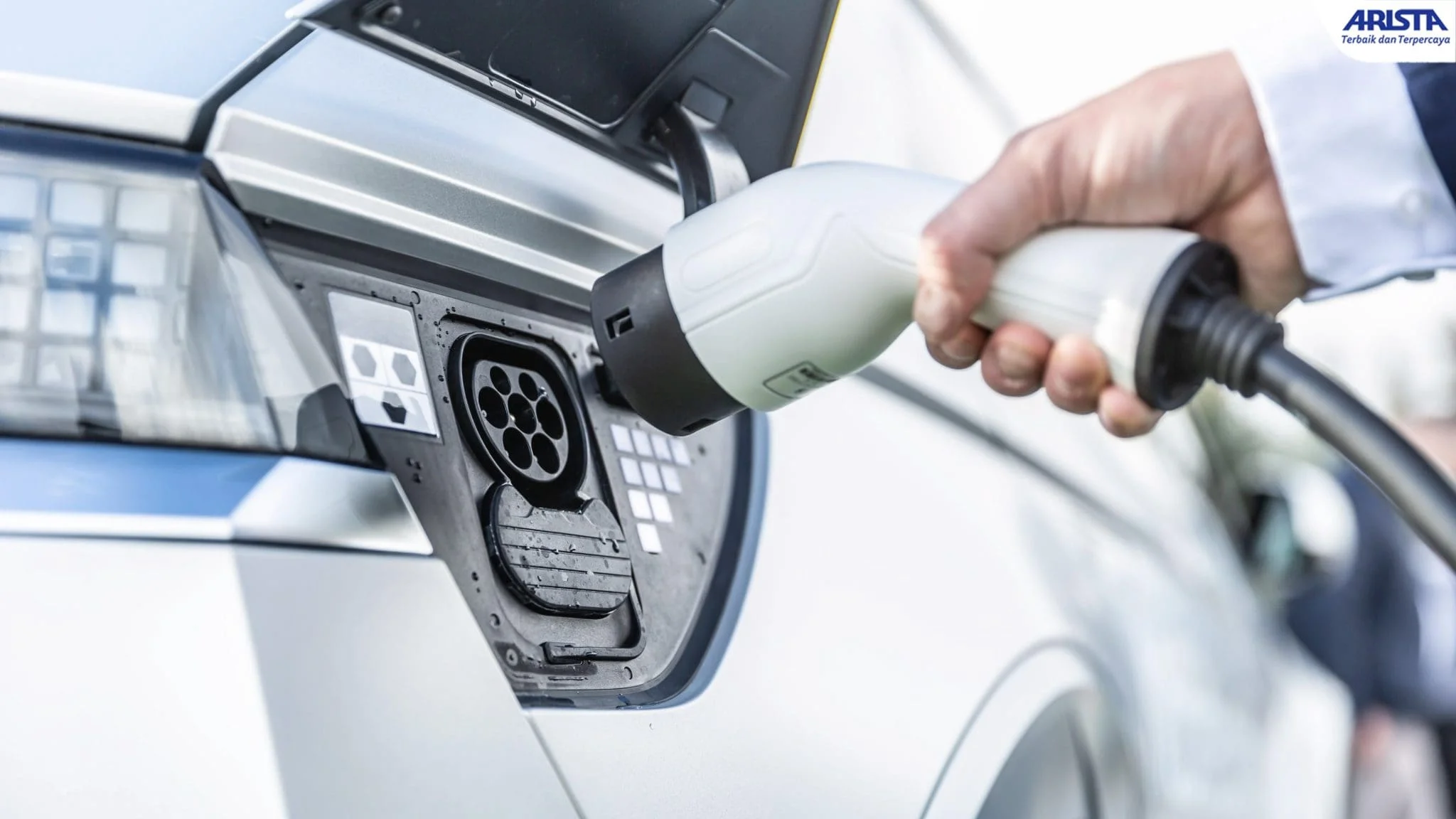 Ekonom: Gejolak Perang Teluk Perkuat Urgensi Insentif Elektrifikasi Energi di Indonesia