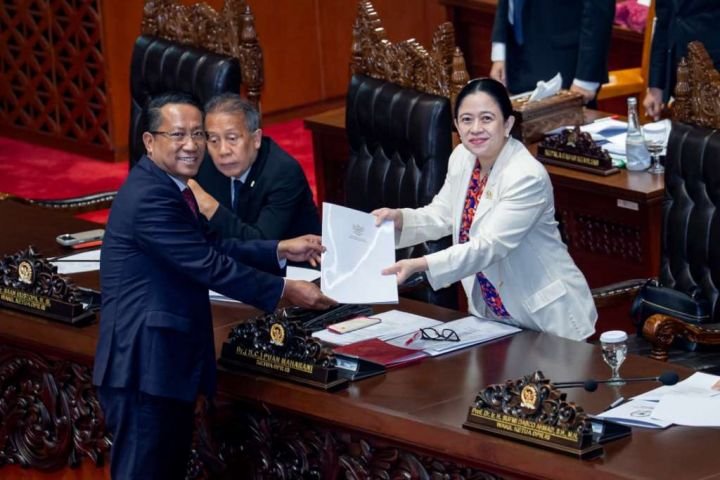 Puan Maharani Pimpin Pengesahan UU PPRT dan UU Perlindungan Saksi dan Korban