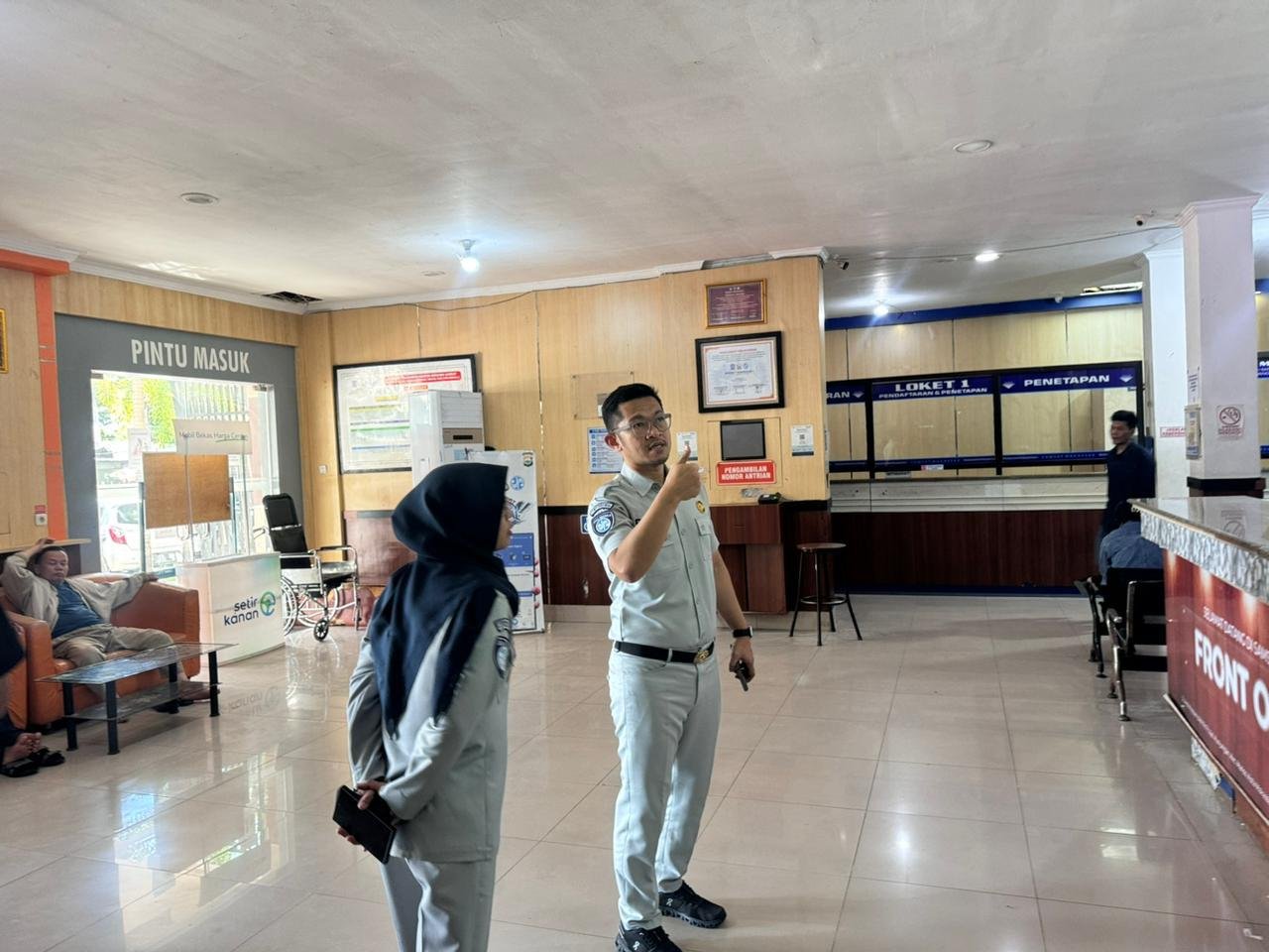 Sinergi Pelayanan, Kepala Kantor Wilayah Jasa Raharja Sulsel Lakukan Pembinaan di Samsat Makassar I