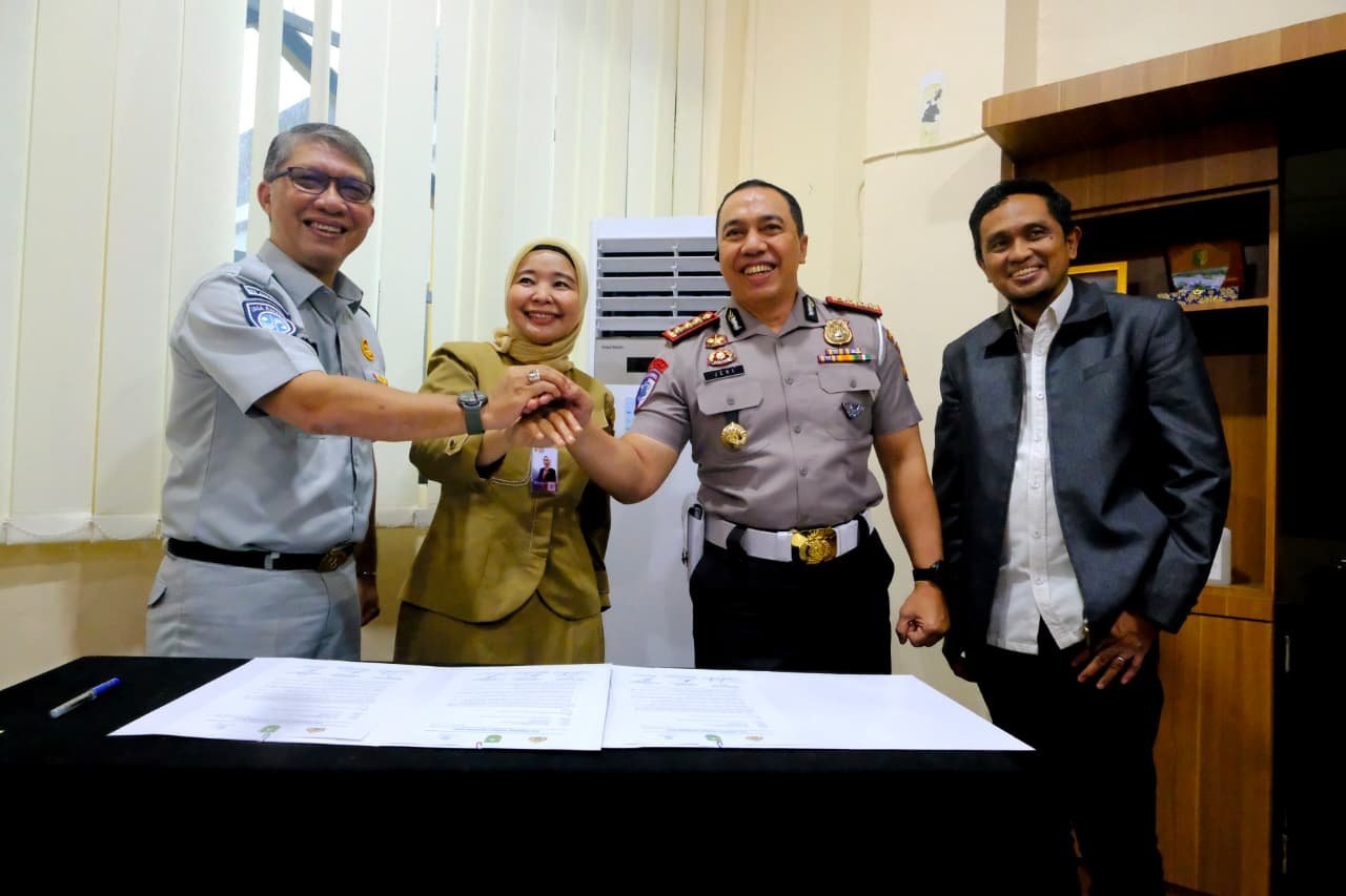 Tim Pembina Samsat Provinsi Riau Tandatangani Surat Edaran Bersama Pembayaran Pajak Tahunan Tanpa Menggunakan KTP