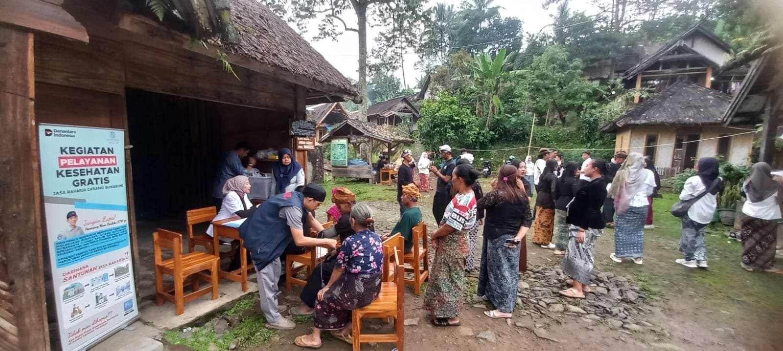 Jasa Raharja Cabang Sukabumi Bersama RSUD Palabuhanratu Gelar Pemeriksaan Kesehatan Gratis di Kasepuhan Kampung Adat Ciptarasa