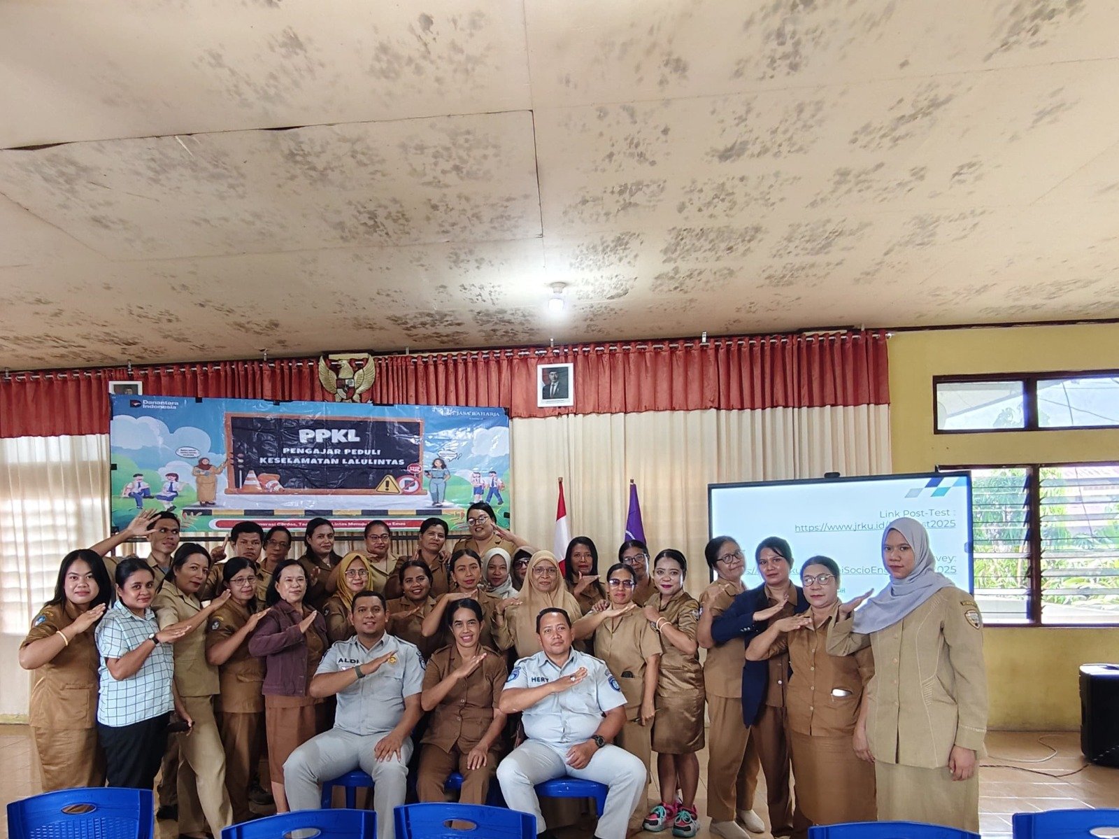 Jasa Raharja Ende Gelar Sosialisasi Pengajar Peduli Keselamatan Lalu Lintas di SMP Negeri 1 Ende. Tekan Angka Kecelakaan Usia Pelajar di Wilayah Ende