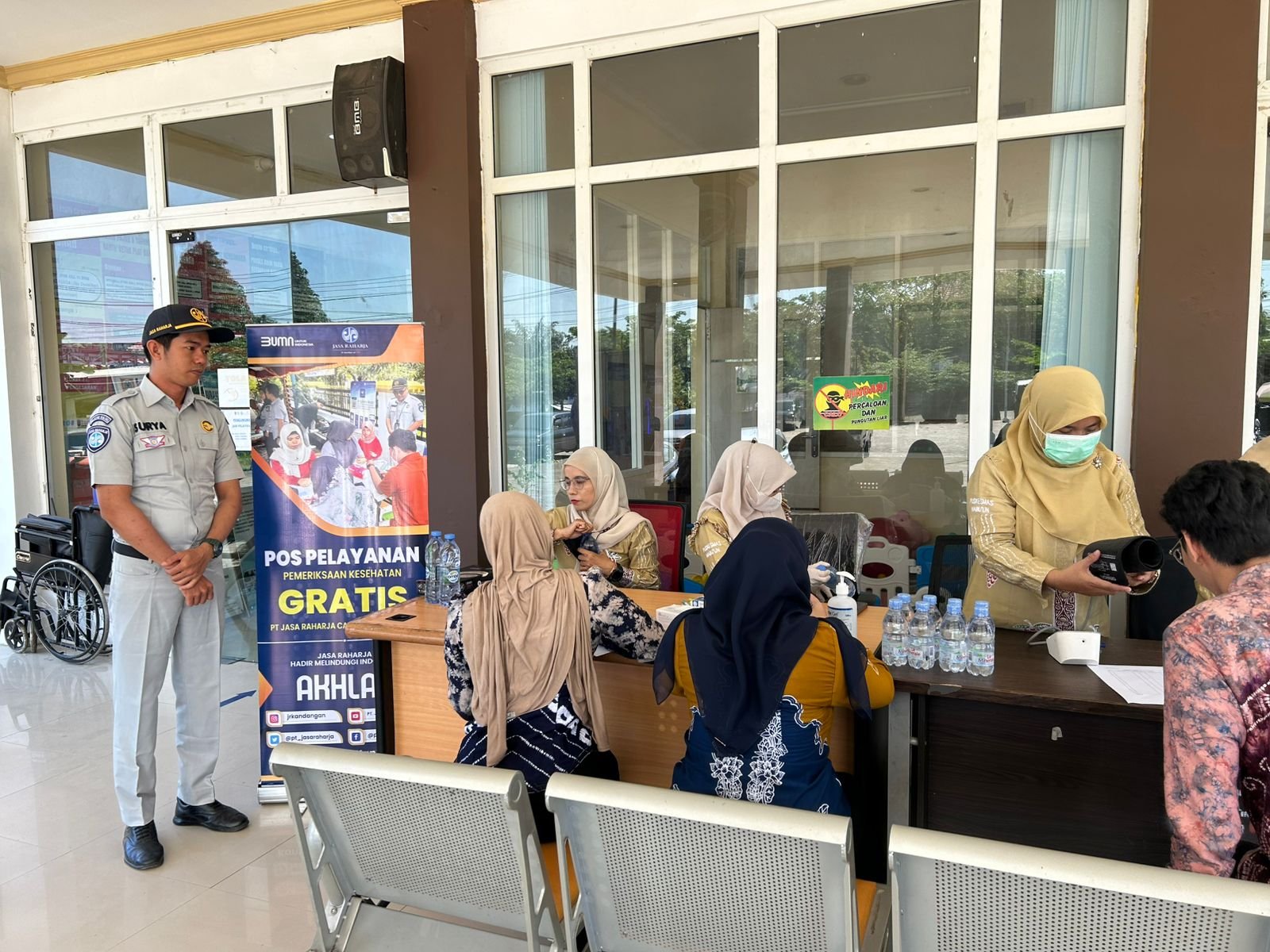 PT Jasa Raharja Cabang Kandangan Gelar Pengobatan Gratis di Kantor Samsat Tanjung