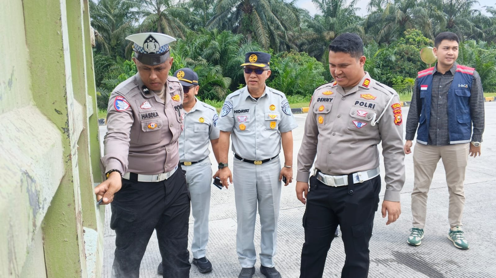 Jasa Raharja Riau Bersama Satlantas Gerak Cepat Lakukan Penanganan 4 Korban Meninggal Kecelakaan Truk Kontra Mobil Penumpang Di Tol Permai