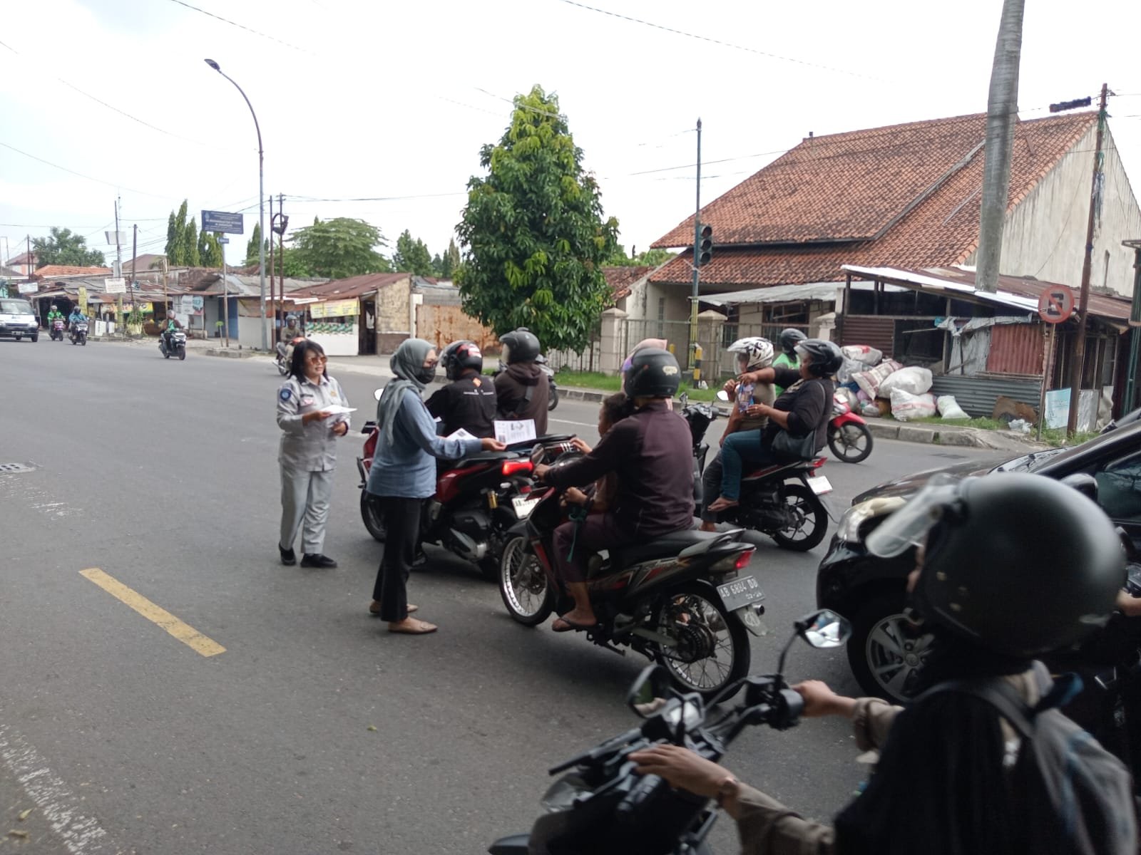 Glorifikasi Reward Emas di Pasar Giwangan, Jasa Raharja Ajak Masyarakat Tertib Bayar PKB dan SWDKLLJ