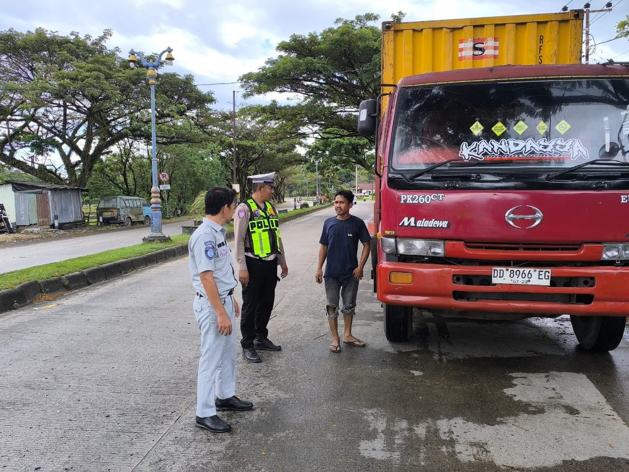 Kolaborasi PT Jasa Raharja Samsat Barru dan Unit Laka Polres Barru Perkuat Budaya Tertib Berlalu Lintas Melalui Aksi Preventif di Lapangan