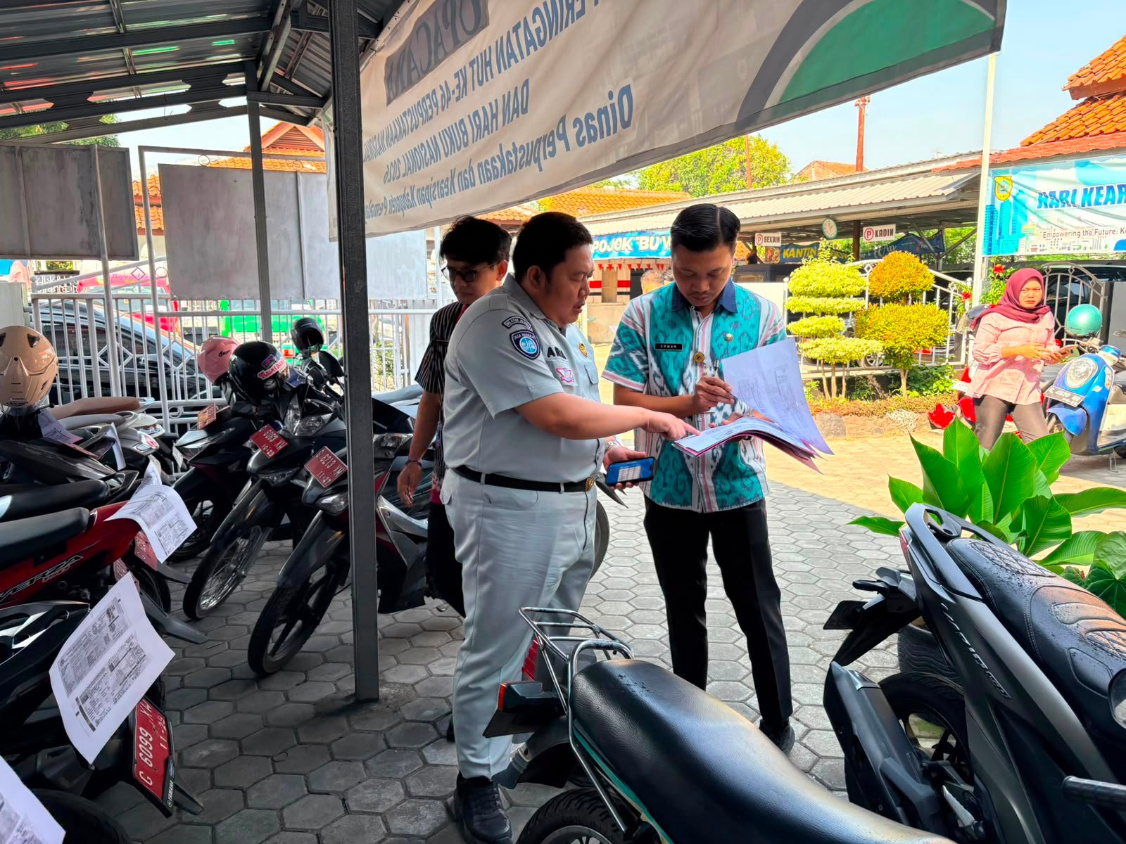 Tim Pembina Samsat Kabupaten Pemalang Gelar Gadis Pantura untuk Tingkatkan Kepatuhan Pajak Kendaraan di Lingkungan OPD Tim Pembina Samsat Kabupaten Pemalang Gelar Gadis Pantura untuk Tingkatkan Kepatuhan Pajak Kendaraan di Lingkungan OPD