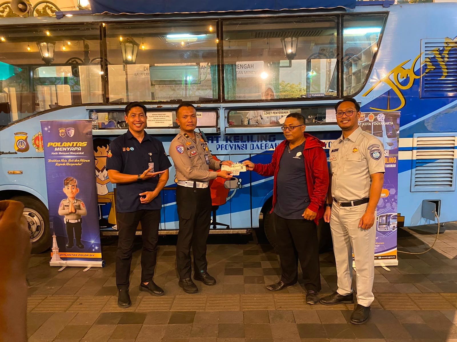Samsat Mobile Lima Tahunan Ramaikan Nobar Final Piala Dunia 2026, Dekatkan Pelayanan kepada Masyarakat Samsat Mobile Lima Tahunan Ramaikan Nobar Final Piala Dunia 2026, Dekatkan Pelayanan kepada Masyarakat