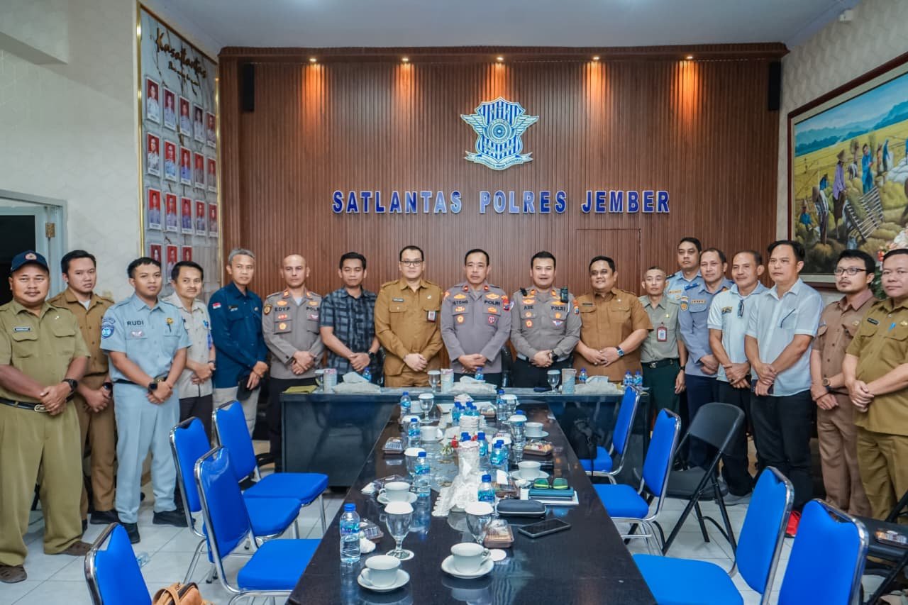 Sinergi Lintas Instansi, Forum Komunikasi Lalu Lintas Jember Rumuskan Strategi Tekan Angka Kecelakaan Sinergi Lintas Instansi, Forum Komunikasi Lalu Lintas Jember Rumuskan Strategi Tekan Angka Kecelakaan