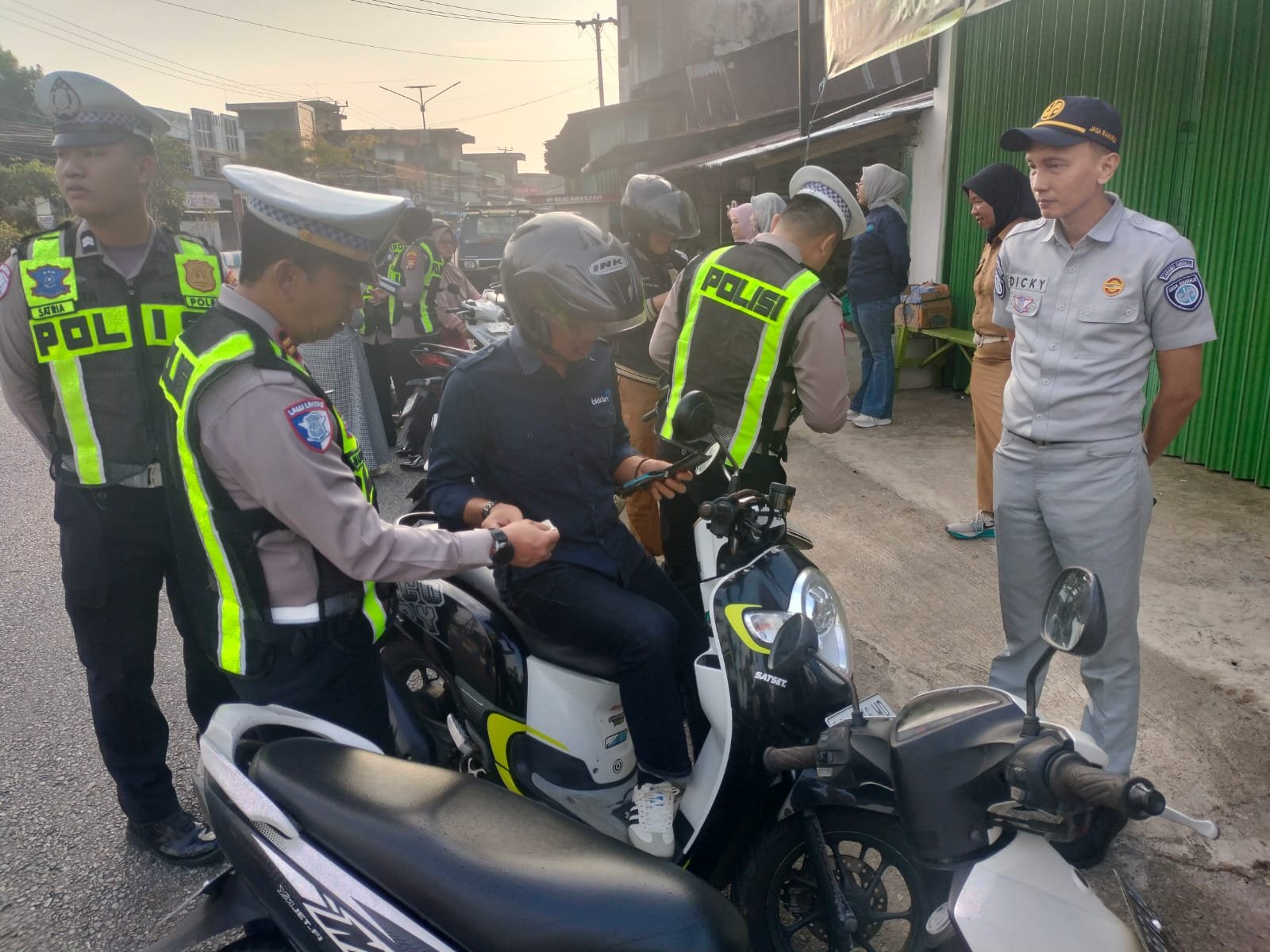Operasi Gabungan di Bengkulu Selatan Tingkatkan Kepatuhan Pajak Kendaraan, Jasa Raharja Dukung Pelayanan Samsat Keliling