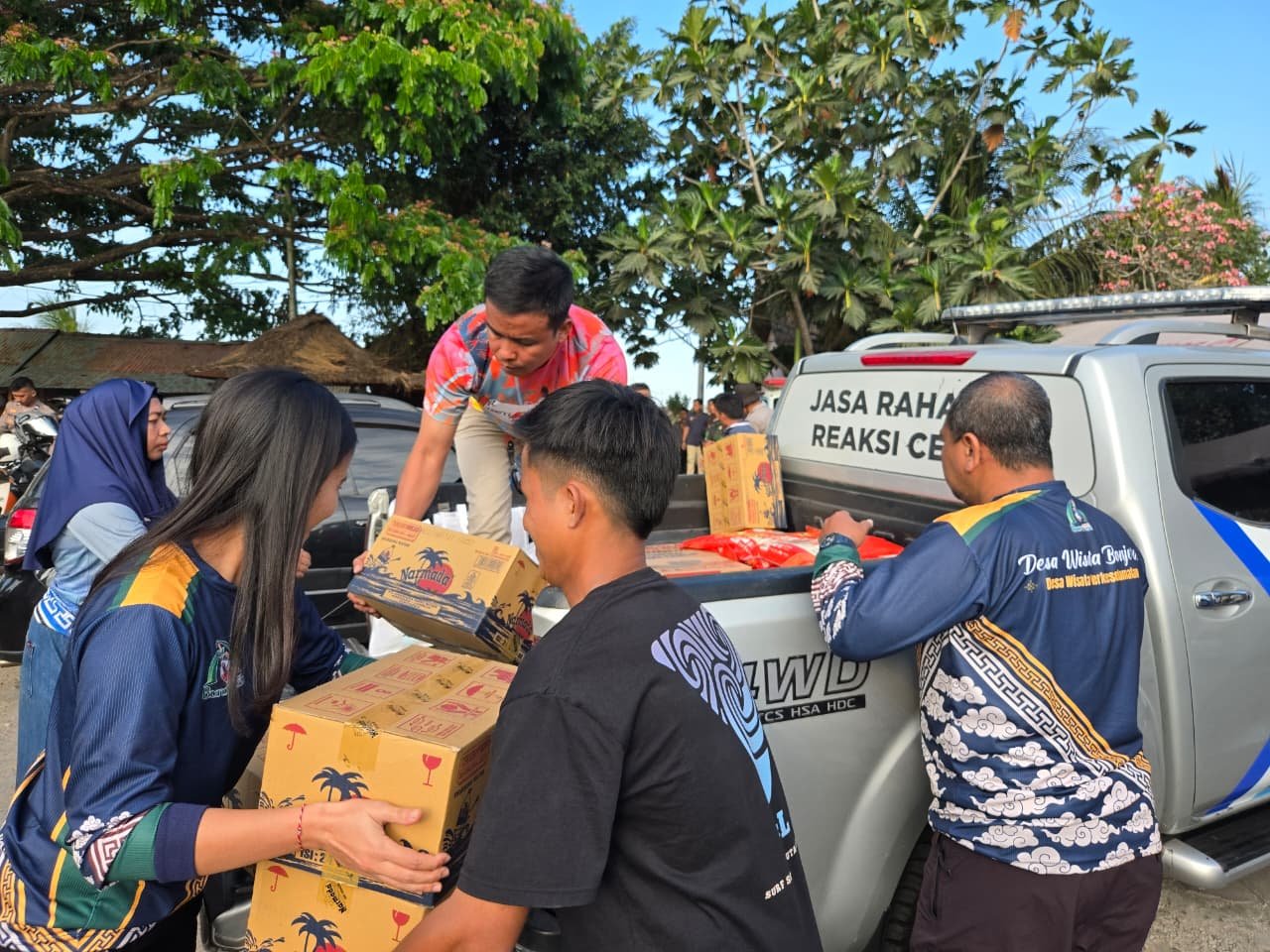 Hadir di Tengah Duka, Jasa Raharja NTB Berikan Sembako Kepada Korban Kebakaran Desa Adat Sade