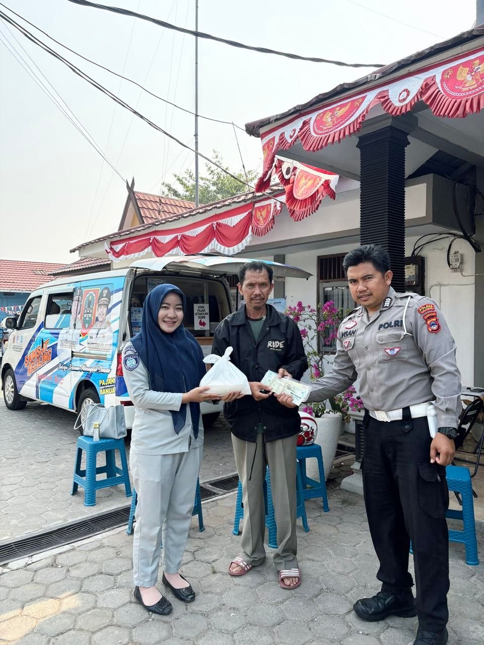 Bayar Pajak Makin Mudah, Tim Pembina Samsat Banjarbaru Hadirkan Samsat Keliling dan Apresiasi Sembako