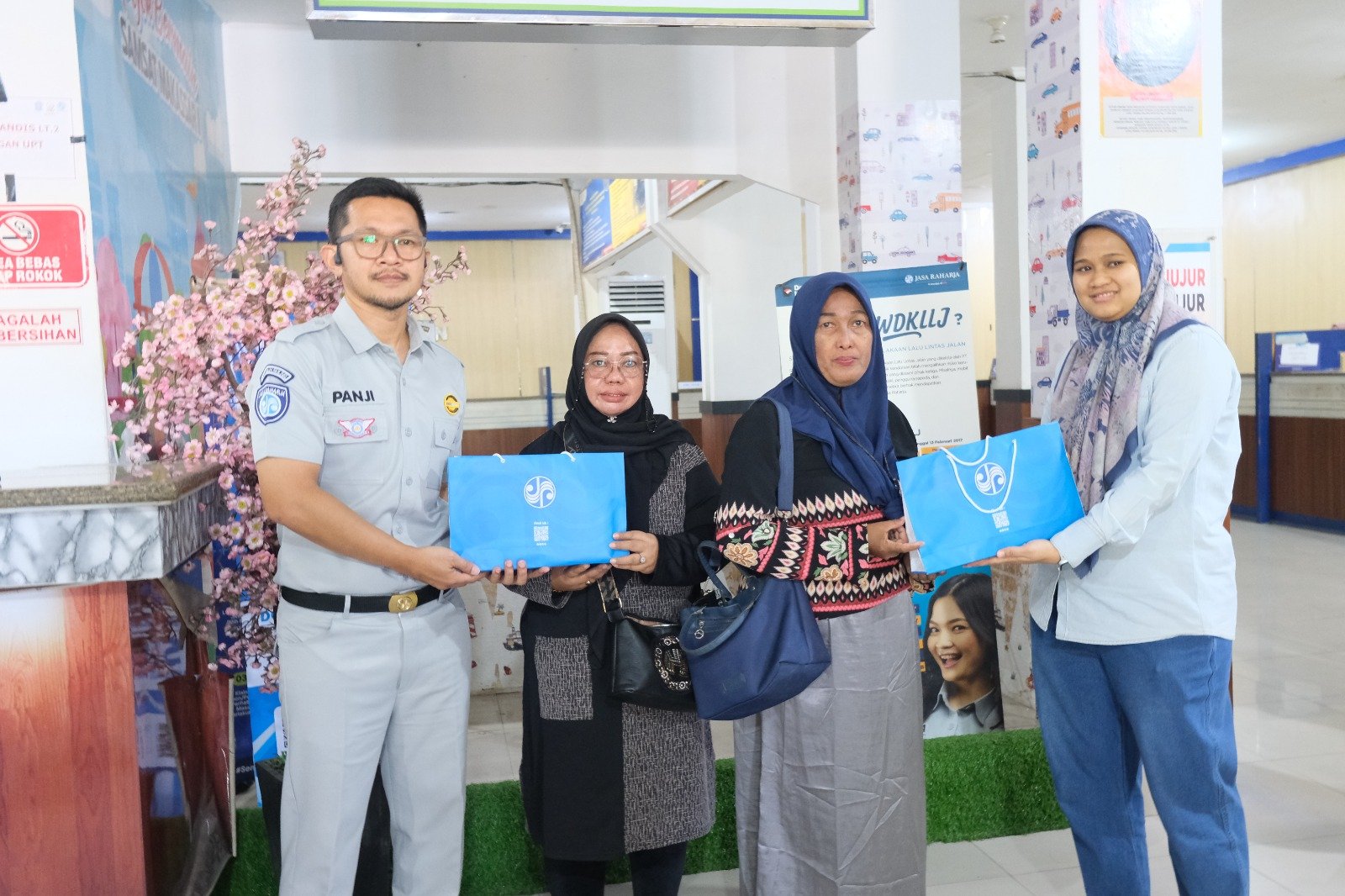 Lewat Semangat #ThinkCustomer, Jasa Raharja Sulsel Hadirkan Aksi Simpatik di Harpelnas 2026