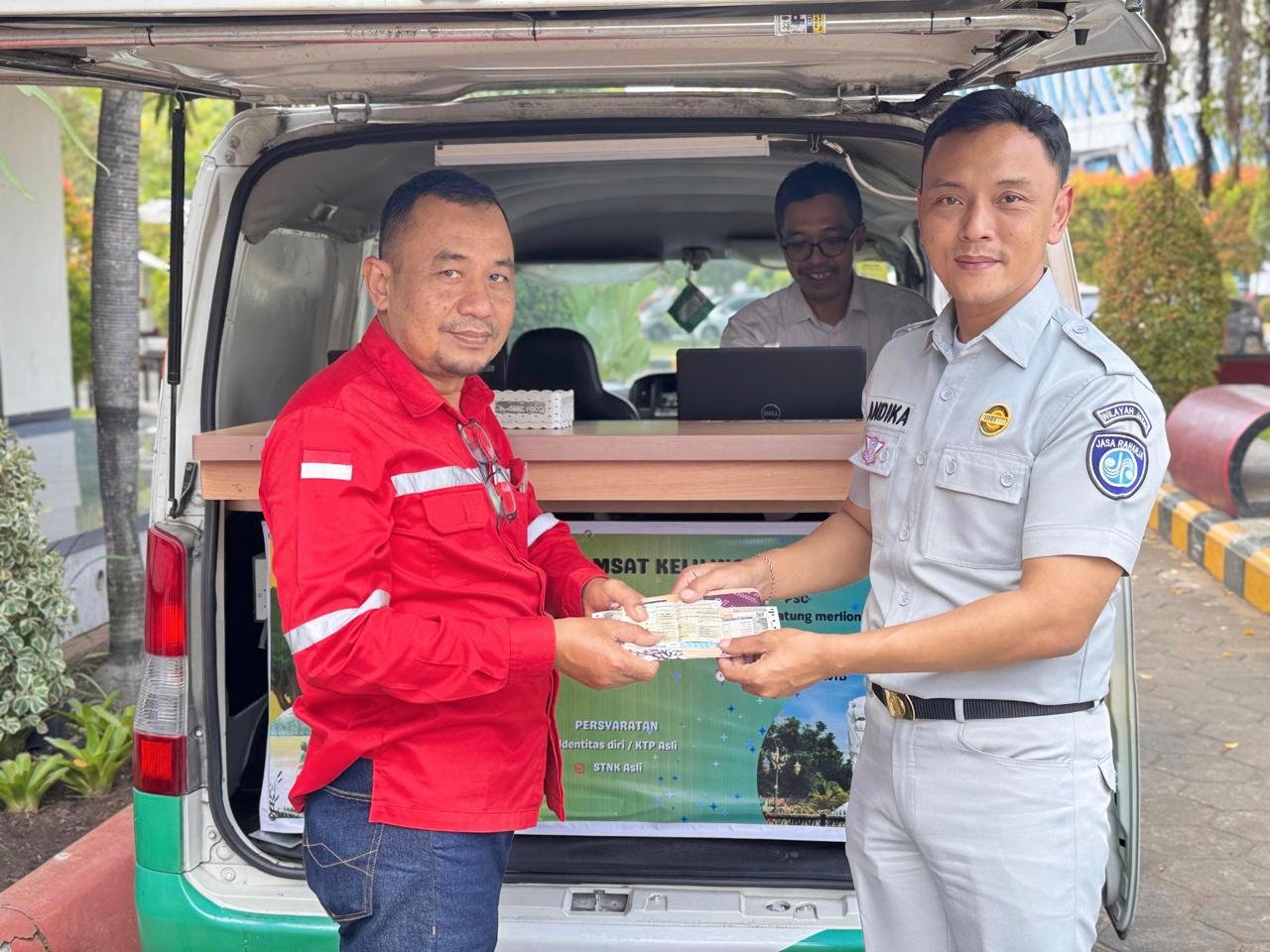 Layanan Samsat Industri (SANTRI) Semakin Diminati Karyawan PT INKA Madiun