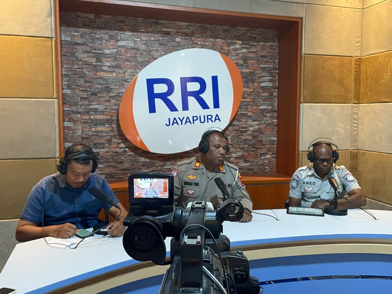 Jasa Raharja Papua Jadi Narasumber Dialog Interaktif Polantas Menyapadi RRI Pro 1 Jayapura Jasa Raharja Papua Jadi Narasumber Dialog Interaktif Polantas Menyapadi RRI Pro 1 Jayapura