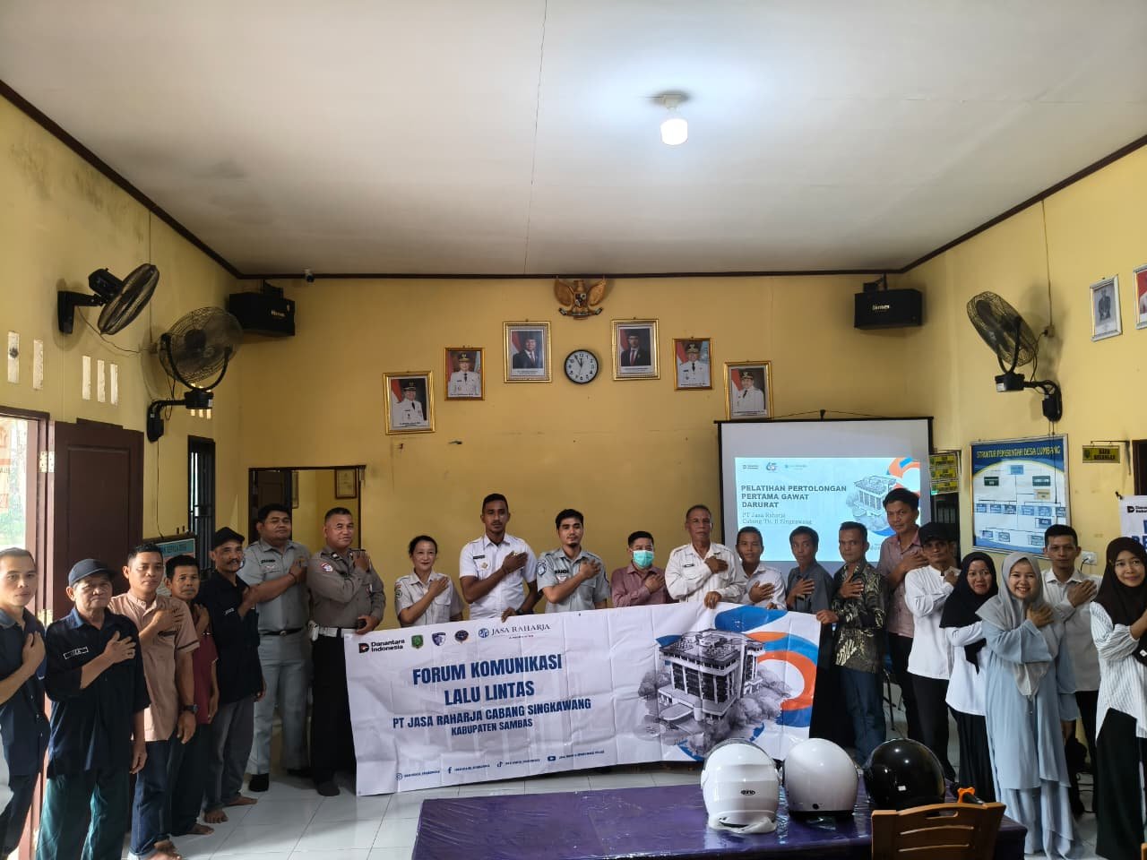 Perkuat Sinergi Keselamatan Lalu Lintas, Jasa Raharja Cabang Singkawang Gelar FKLL di Desa Lumbang, Kecamatan Sambas