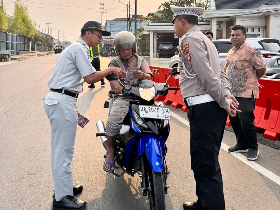 Jasa Raharja Bersama Tim FLLAJ Gelar Kampanye Keselamatan Langsung kepada Pengguna Jalan