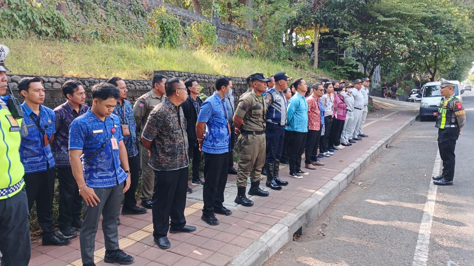 Jasa Raharja Cabang Singaraja Bersama Samsat Buleleng danInstansi Terkait Gelar Operasi Gabungan di Jalan Gajah Mada