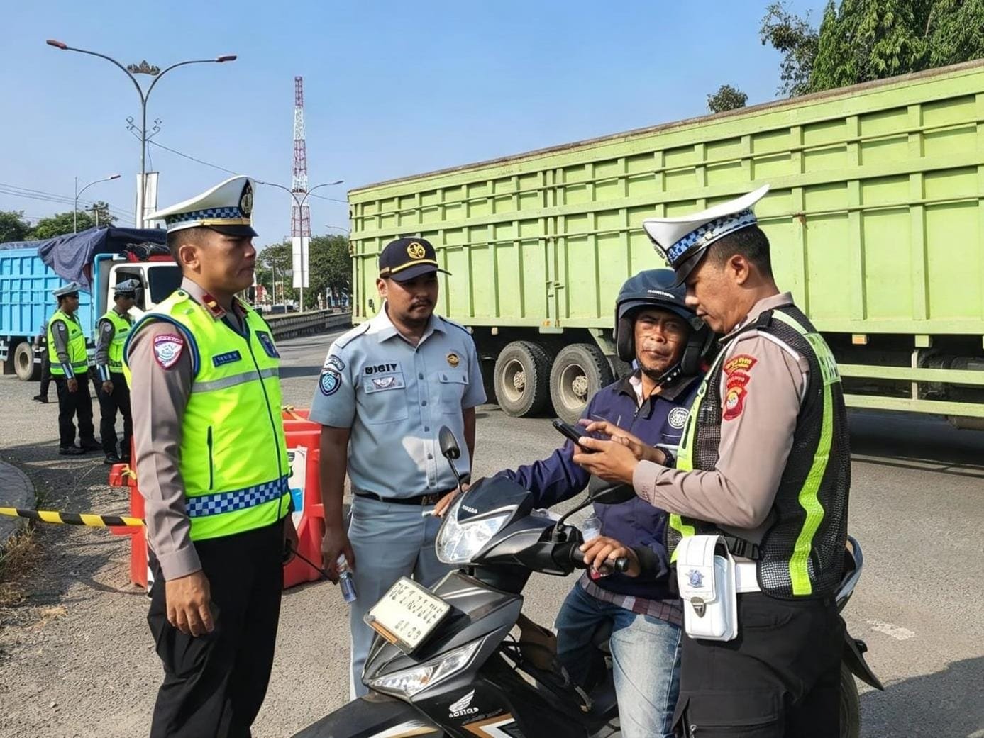 Jasa Raharja dan Satlantas Polres Lampung Tengah Perkuat Edukasi Keselamatan dan Kepatuhan Pajak Jasa Raharja dan Satlantas Polres Lampung Tengah Perkuat Edukasi Keselamatan dan Kepatuhan Pajak