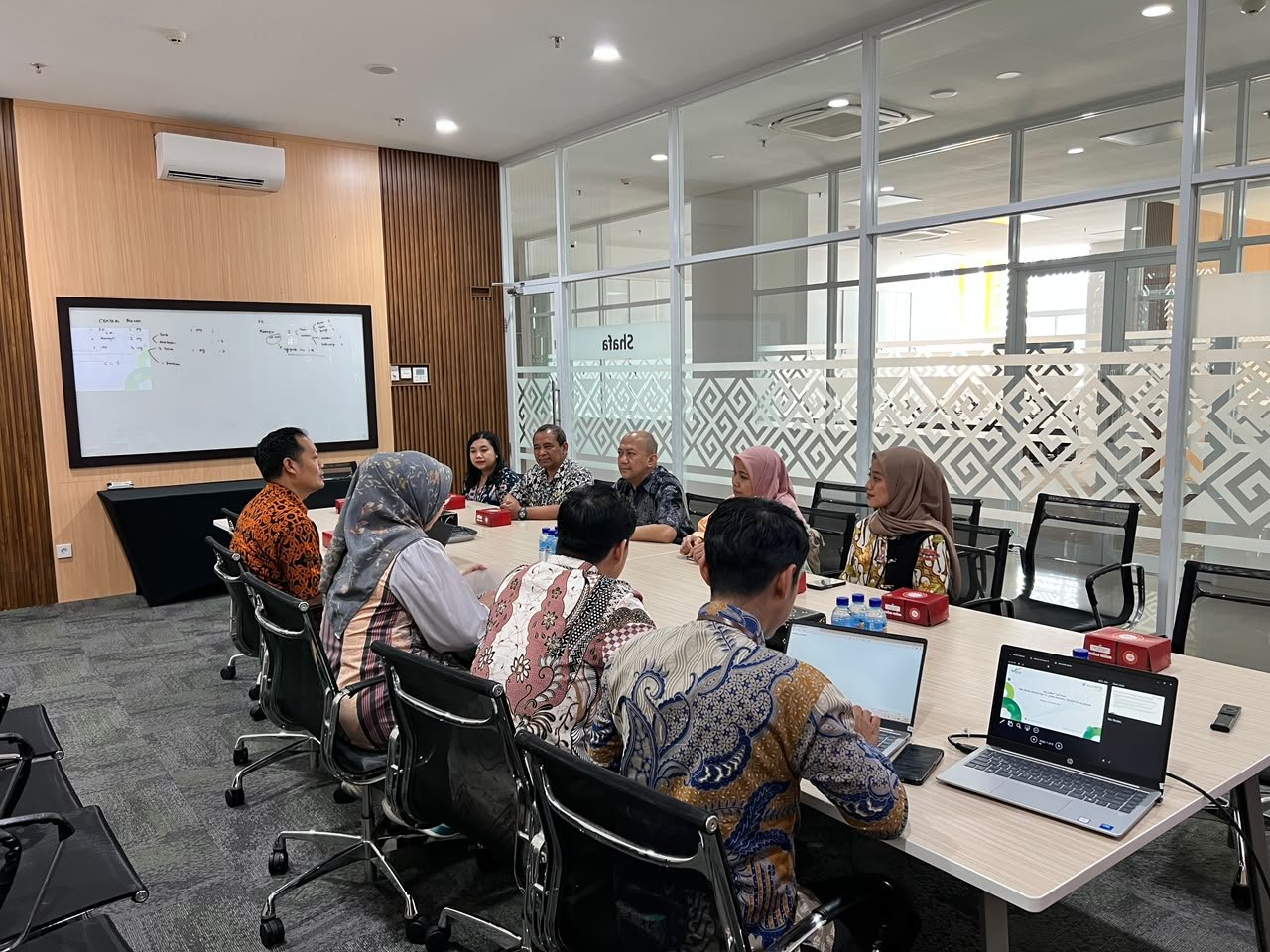Jasa Raharja NTB dan Divisi Investasi Perkuat Hubungan Kelembagaan dengan Bank NTB Syariah Jasa Raharja NTB dan Divisi Investasi Perkuat Hubungan Kelembagaan dengan Bank NTB Syariah