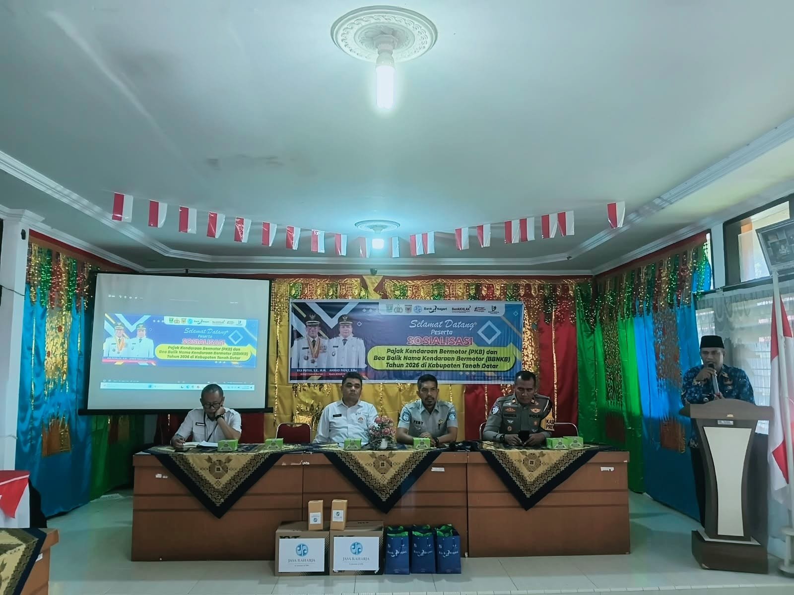 Jasa Raharja Sumbar Bersama Tim Pembina Samsat Edukasi Masyarakat Sungai Tarab tentang Pajak Kendaraan dan Keselamatan Berkendara